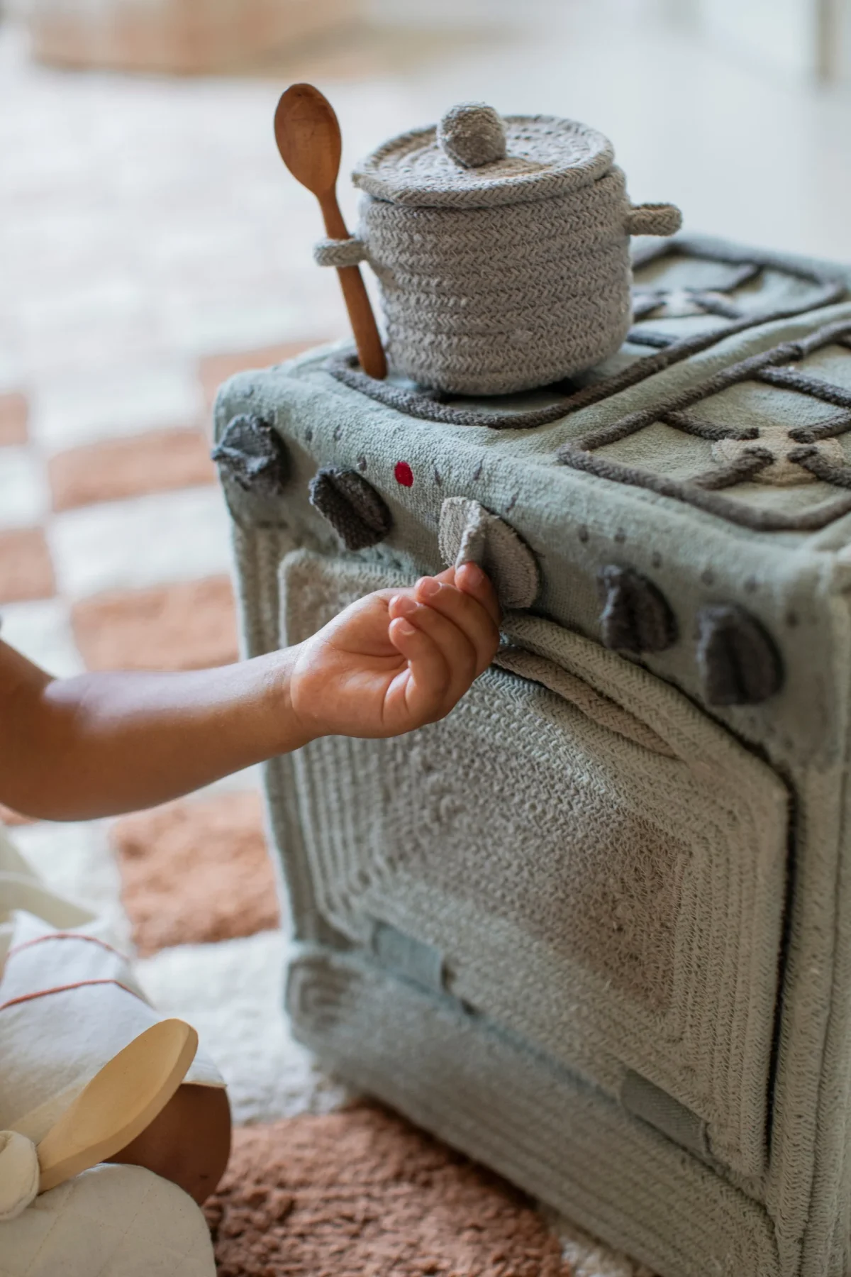 Handmade Textile Play Stove with Pot and Oven Mitt, photo 9
