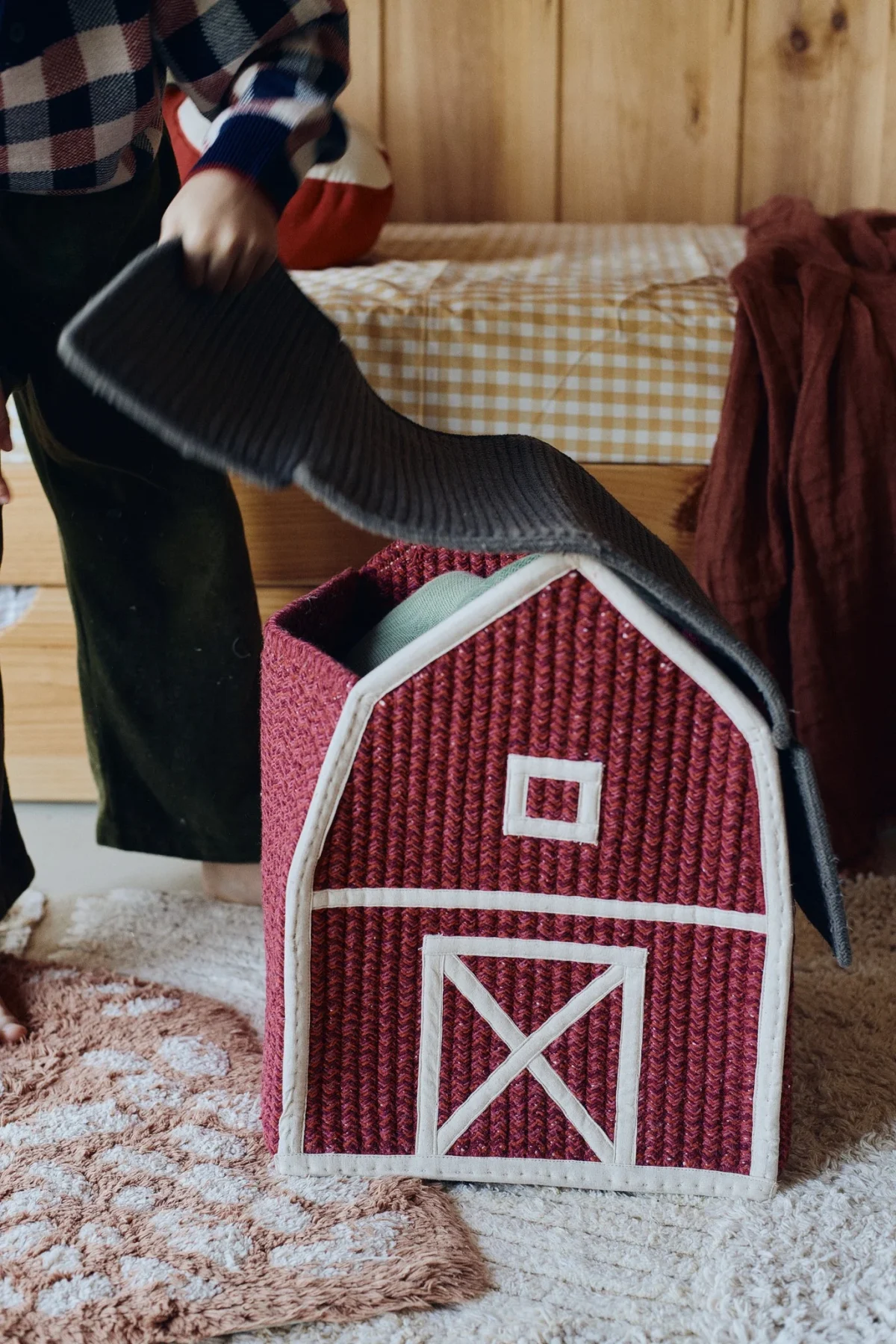 Lorena Canals Country Barn — Handmade Basket with Roof Lid, photo 2