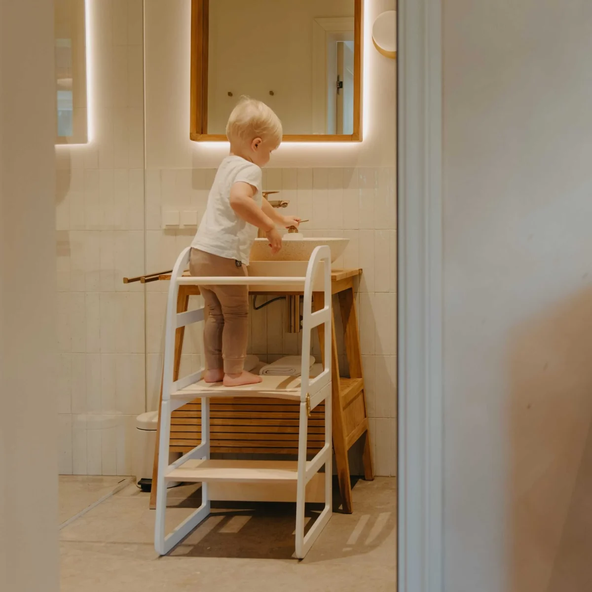 leg&go Sleekstep — 2-in-1 Tower That Folds into a Table & Chair, photo 10
