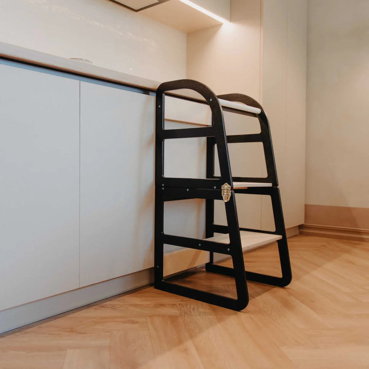 leg&go Sleekstep — 2-in-1 Tower That Folds into a Table & Chair, photo 4