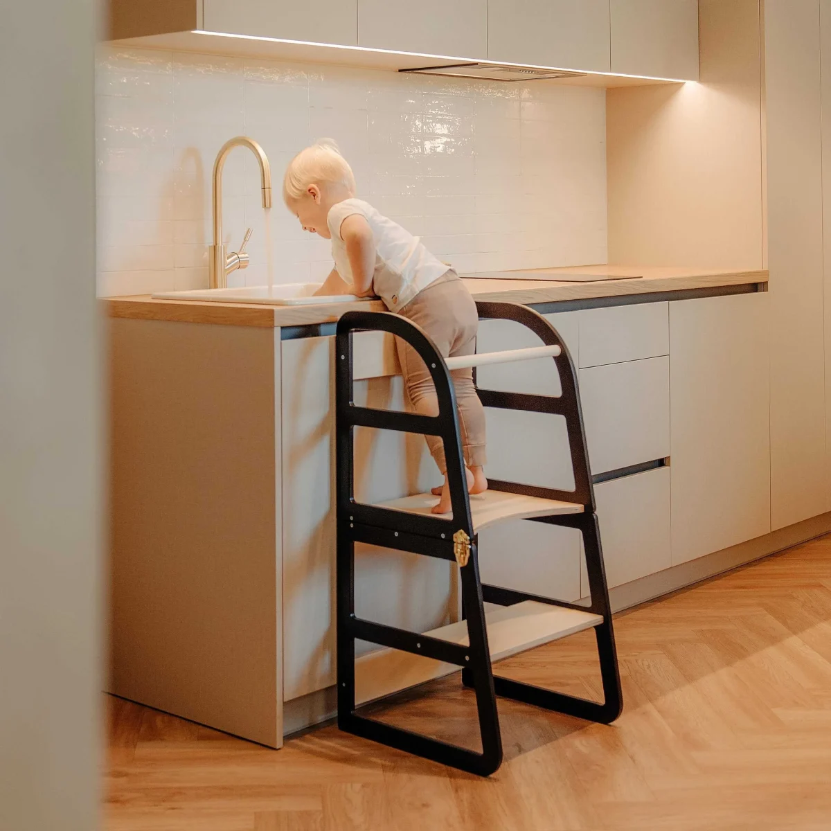 leg&go Sleekstep — 2-in-1 Tower That Folds into a Table & Chair, photo 14