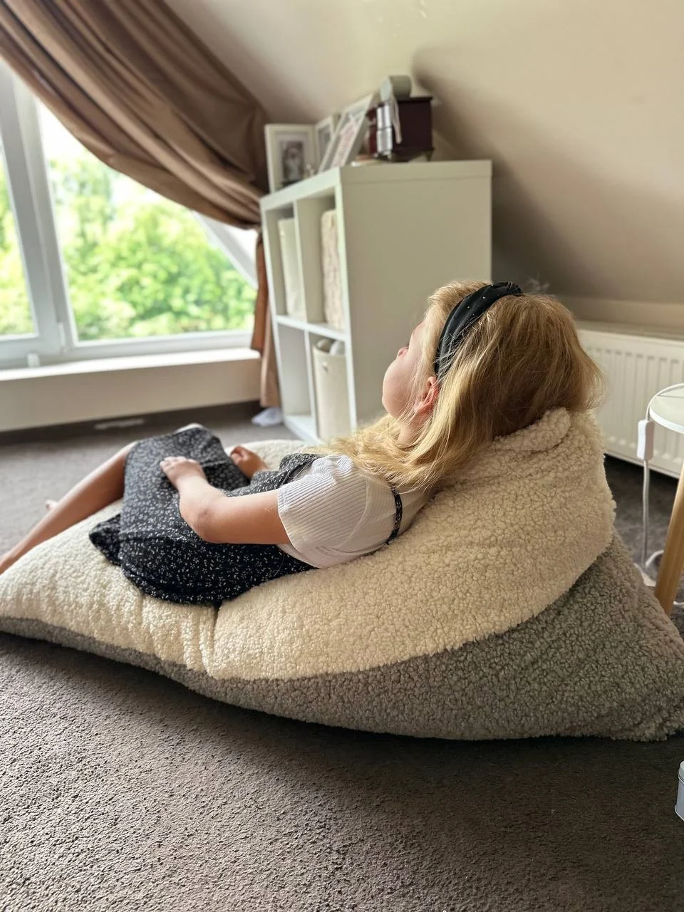 Two-Tone Sherpa Bean Bag Lounger, photo 11