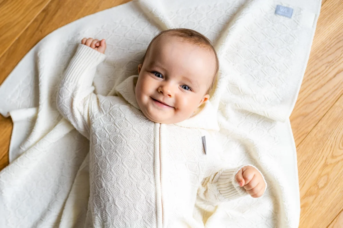 HAPPINESS Merino Gift Set: Blanket, Romper and Bonnet — White