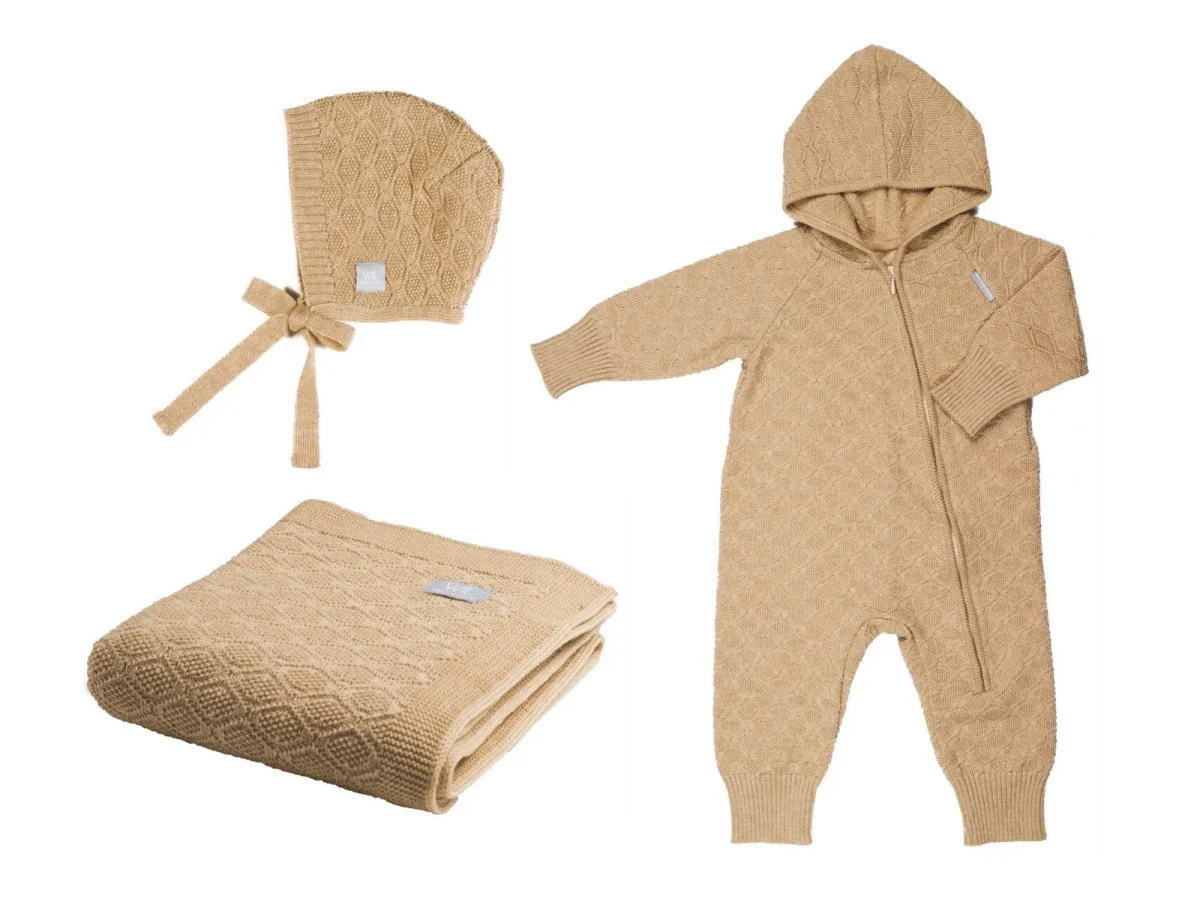 HAPPINESS Merino Gift Set: Blanket, Romper and Bonnet — Caramel