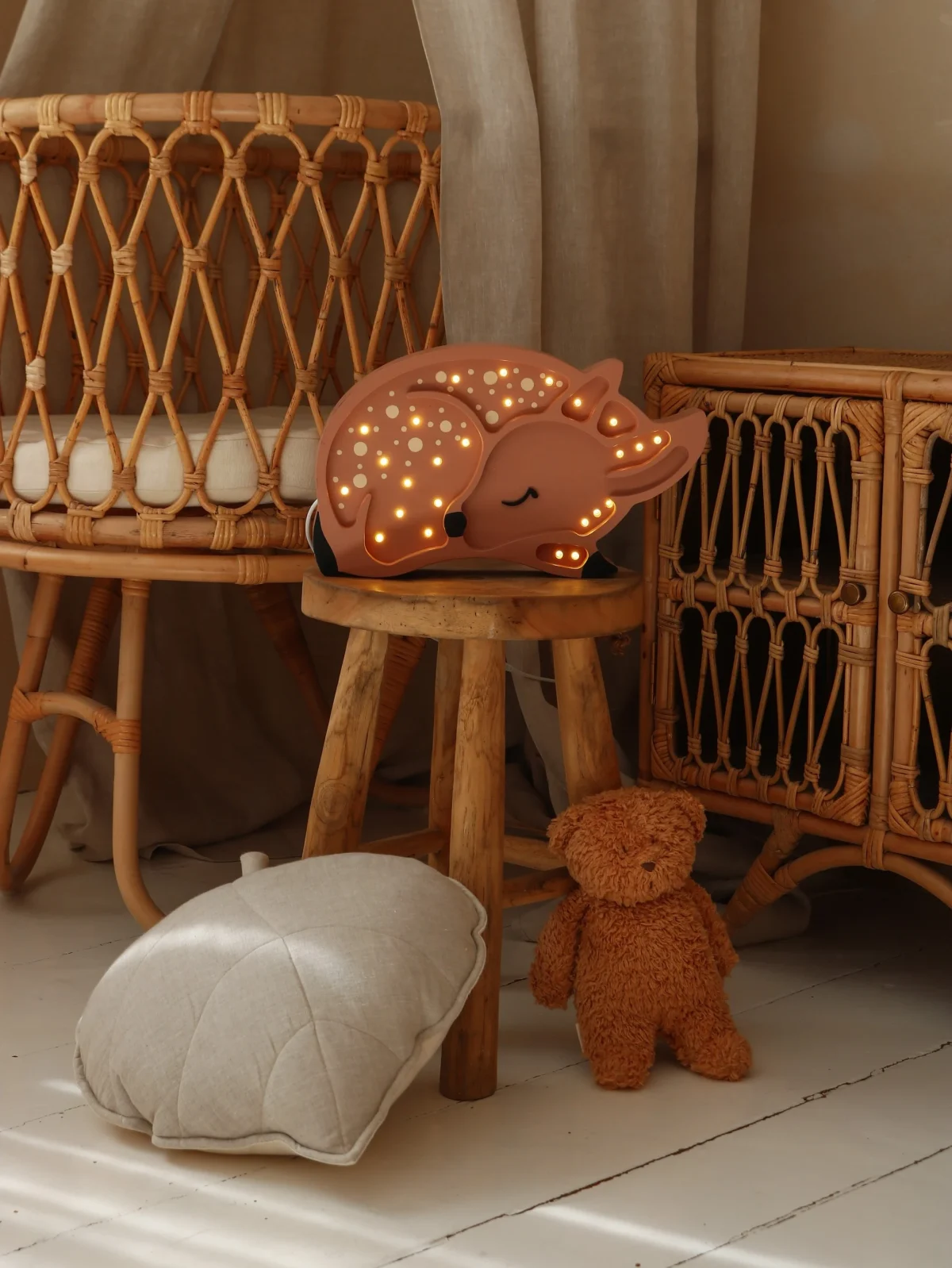 Little Lights Deer — puidust öölamp, foto 4