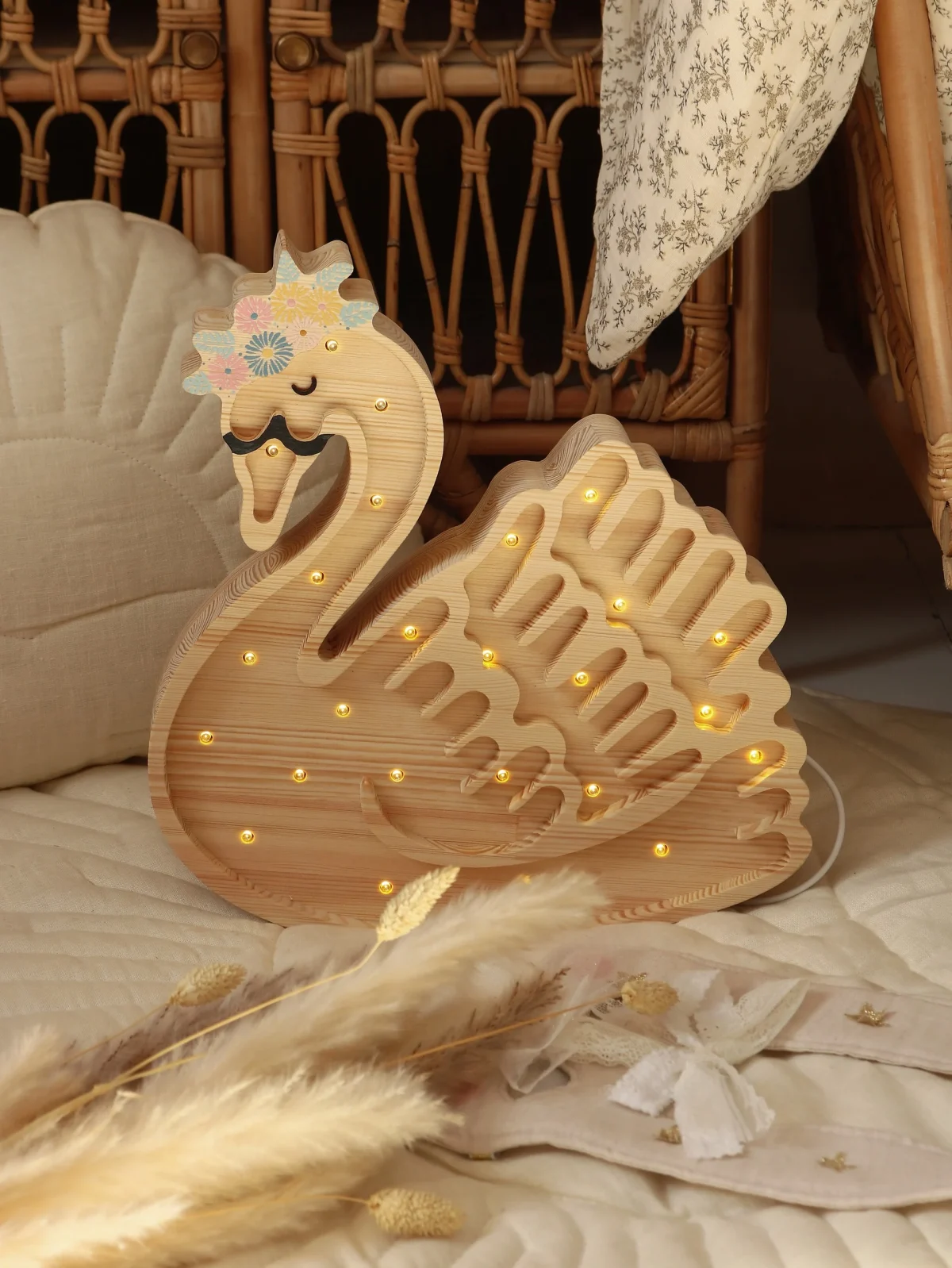 Little Lights Swan — puidust öölamp, foto 9