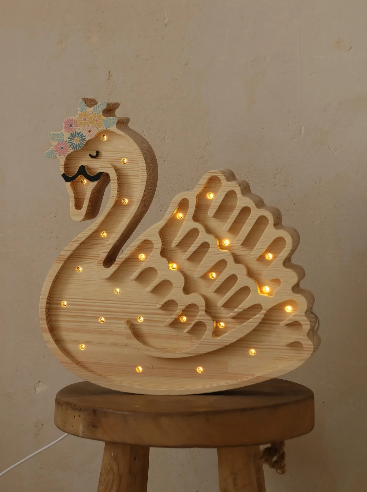 Little Lights Swan — puidust öölamp, foto 5