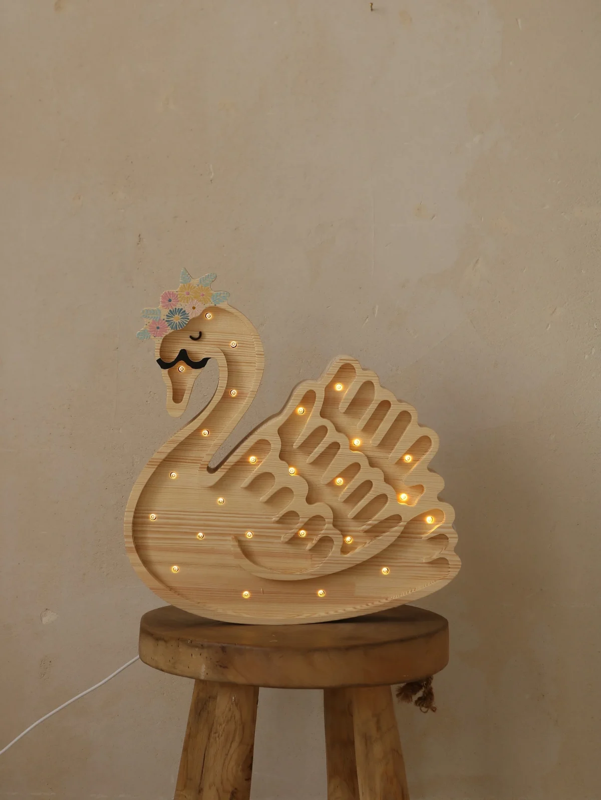Little Lights Swan — puidust öölamp, foto 6
