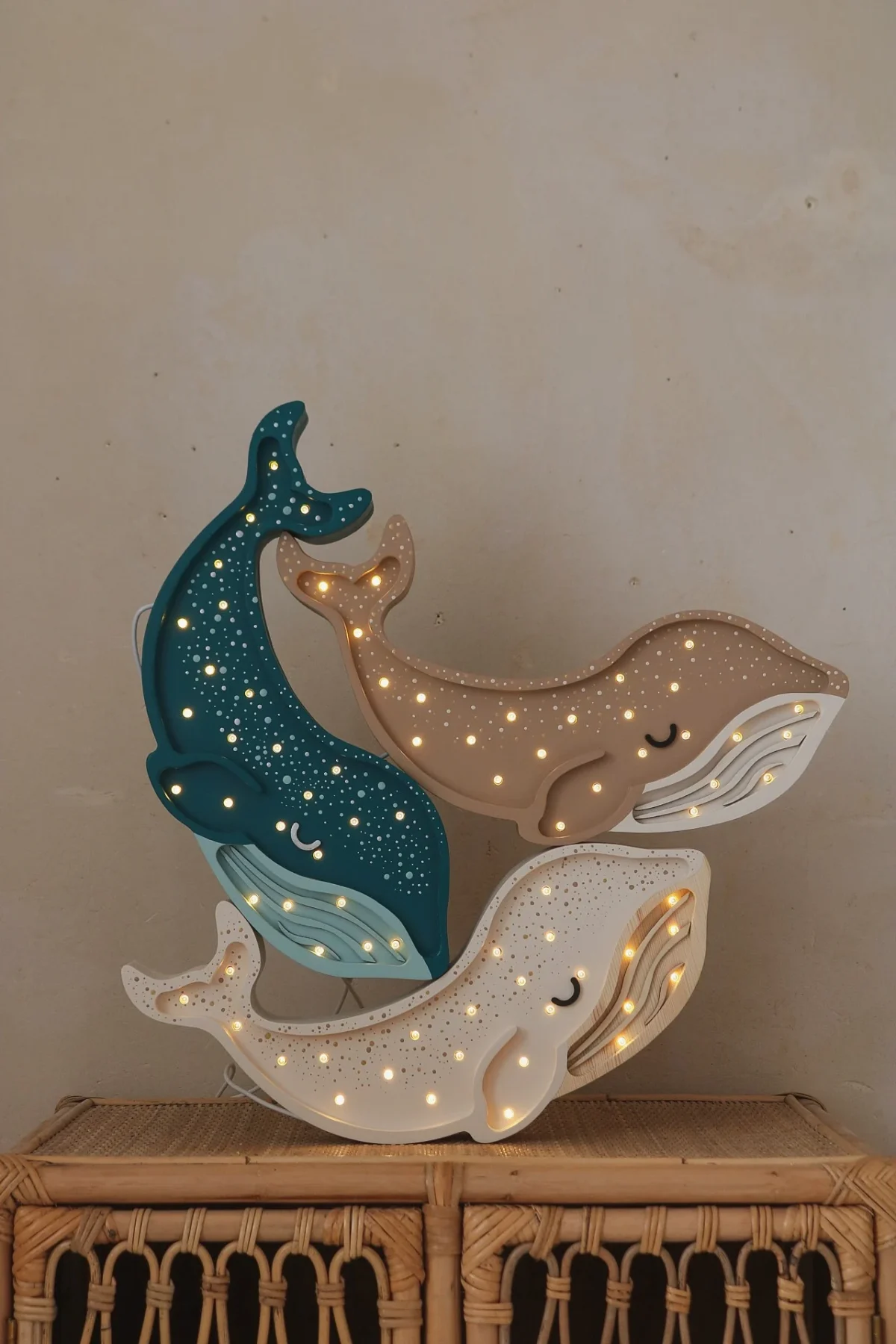 Little Lights Whale — puidust öölamp, foto 3