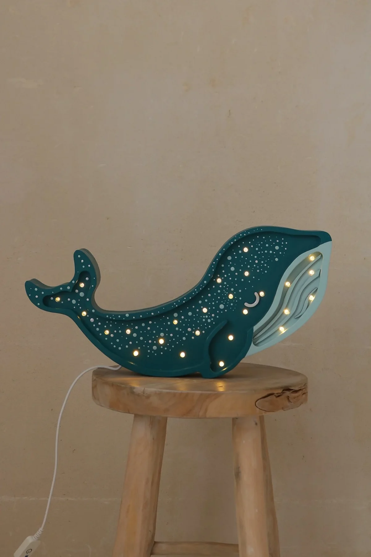 Little Lights Whale — puidust öölamp, foto 5