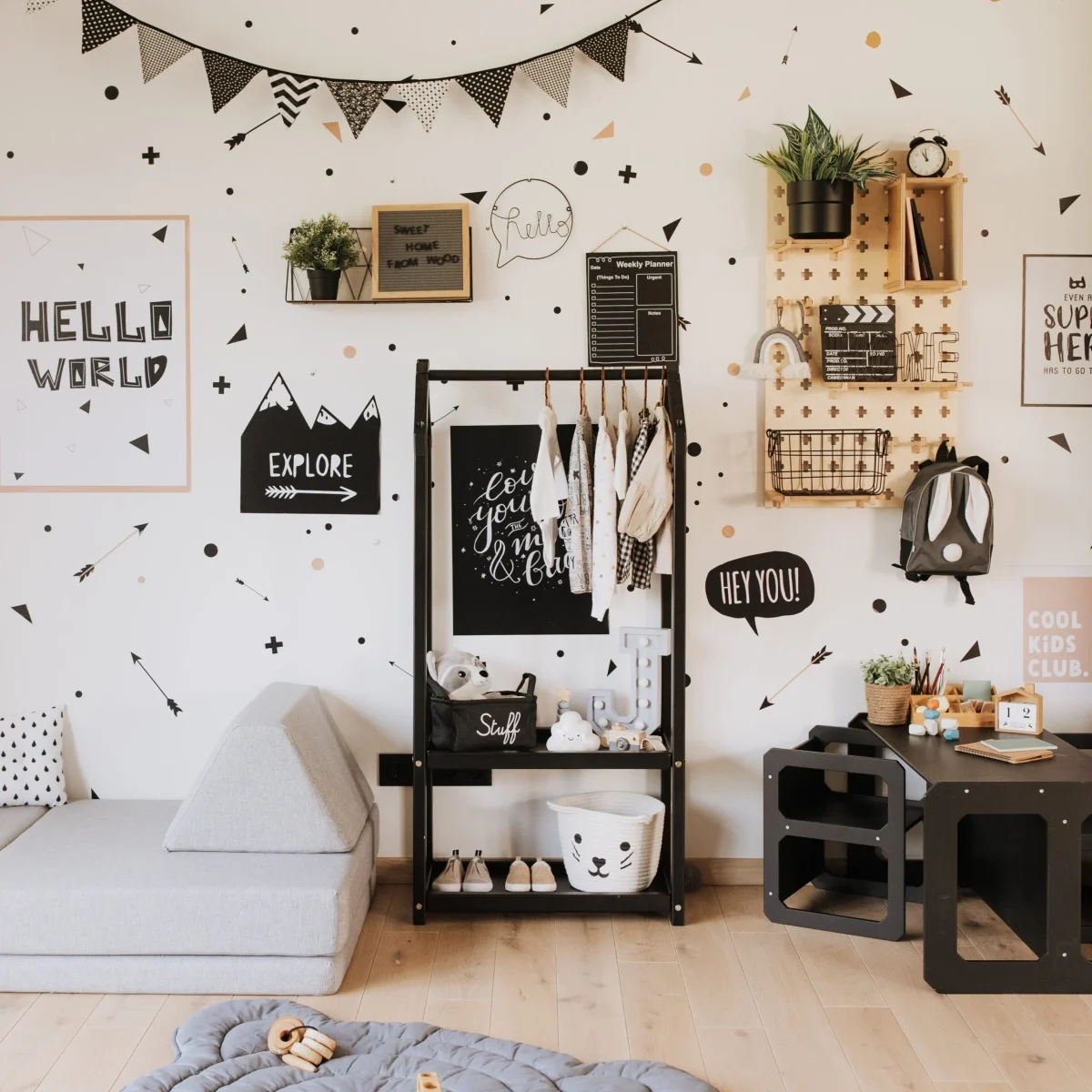 House-Shaped Clothing Rack with Storage, photo 8