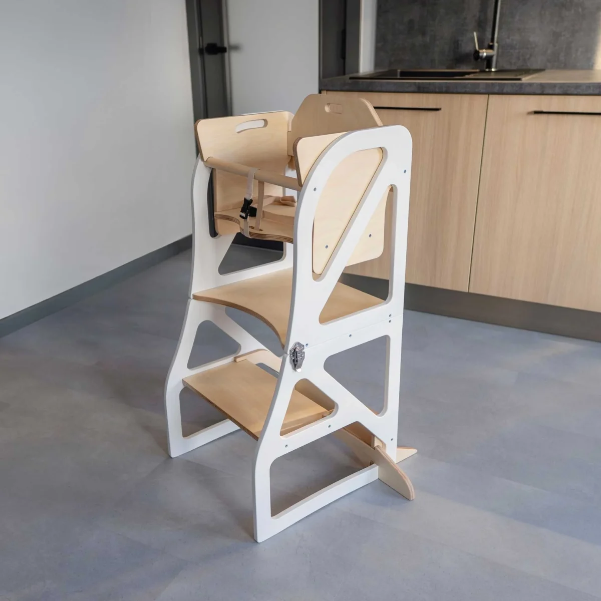leg&go Securestep — Kitchen Tower with High Chair Add-ons — White