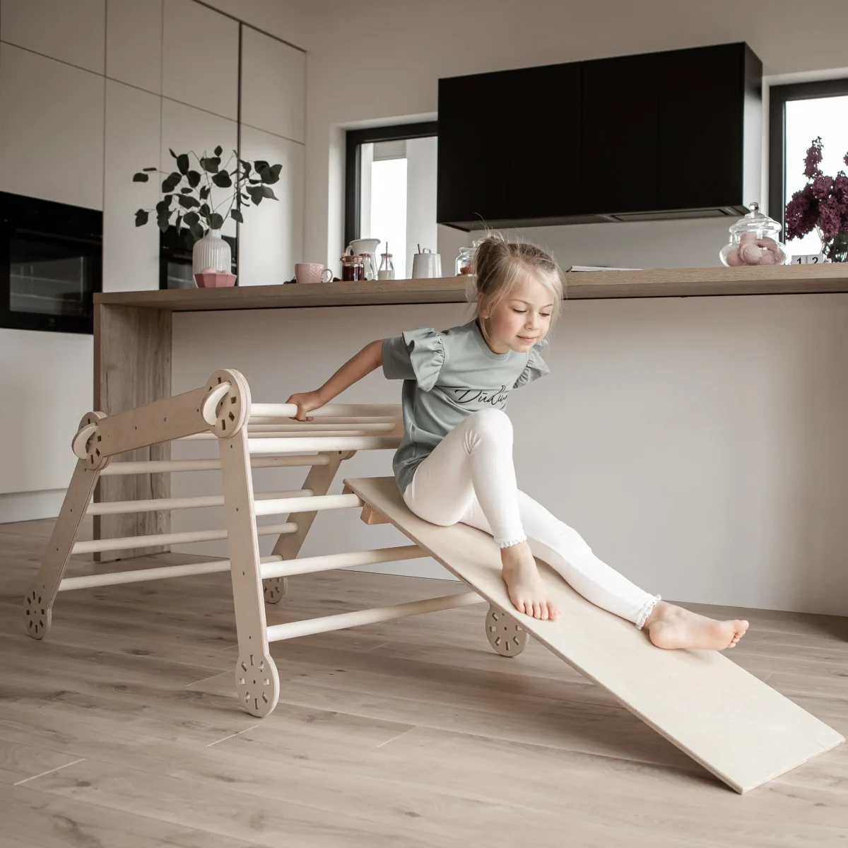 Folding Triangle with Ramp, up to 90 kg