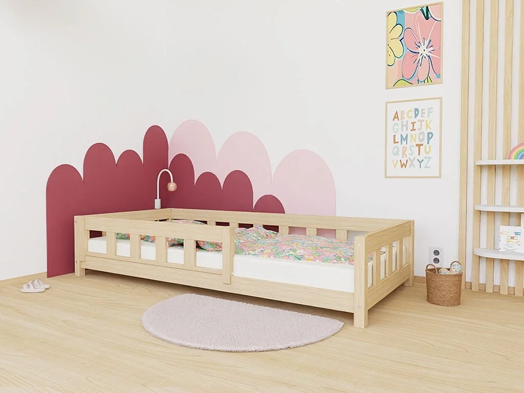 Benlemi PLOTTY — kuusepuust voodi eesmise turvapiirdega, 120–140 cm