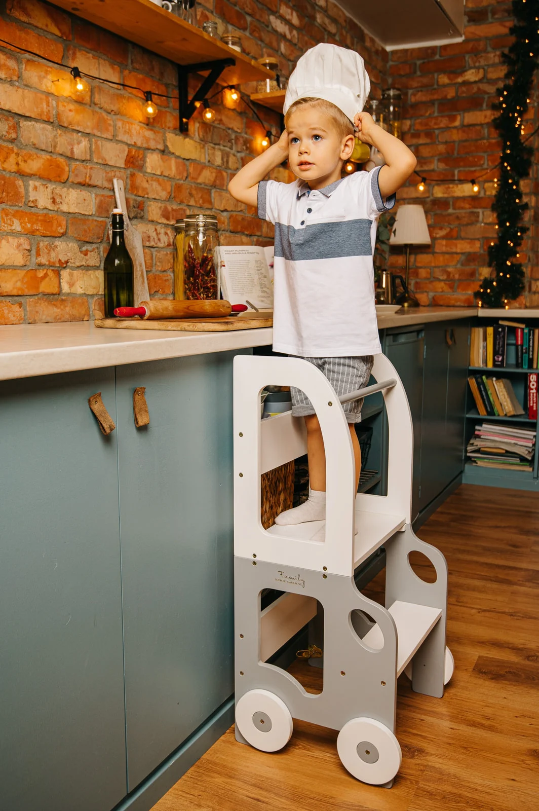 Car-Shaped Kitchen Helper Tower and Learning Table, photo 5