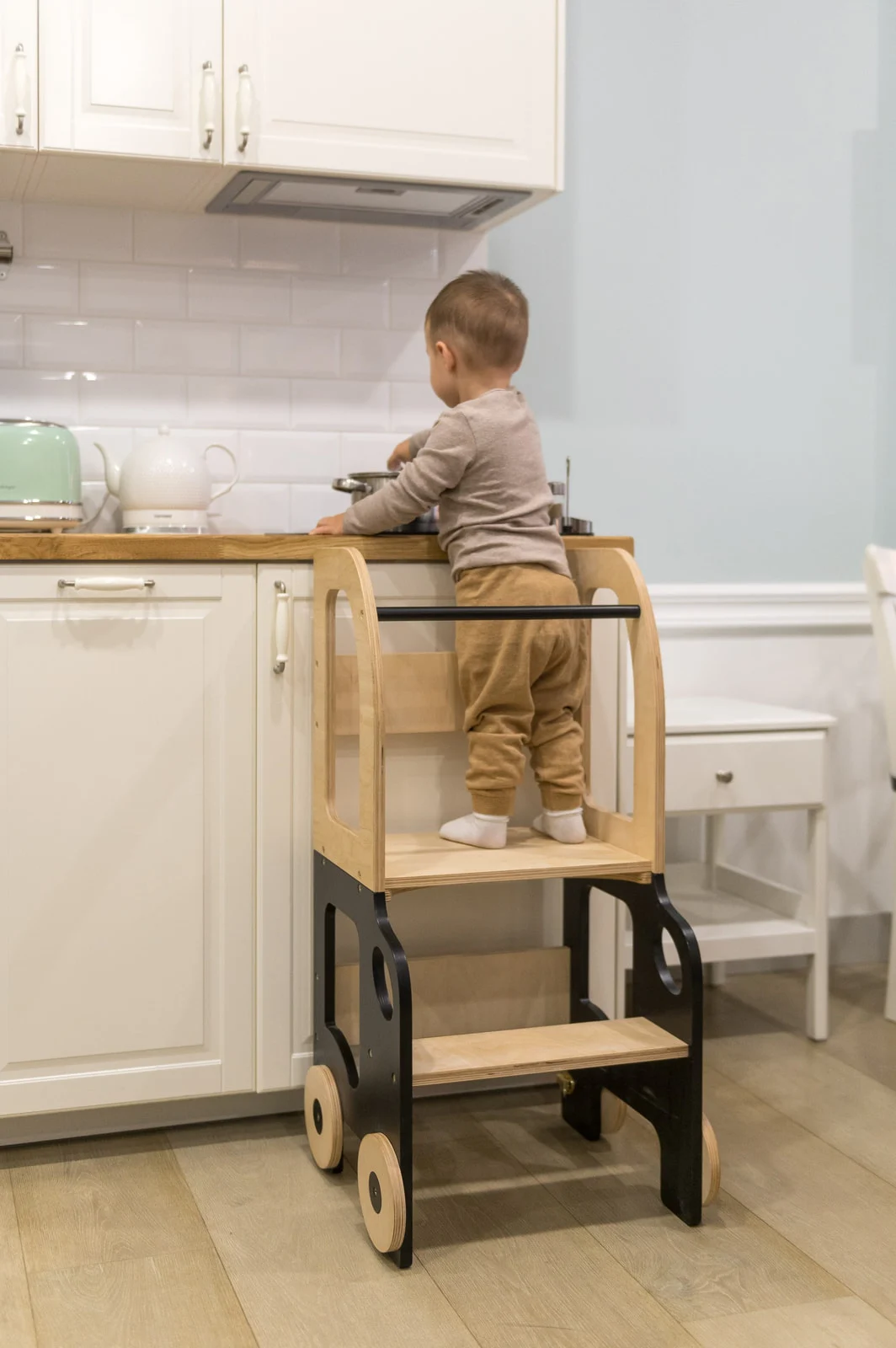 Car-Shaped Kitchen Helper Tower and Learning Table, photo 19