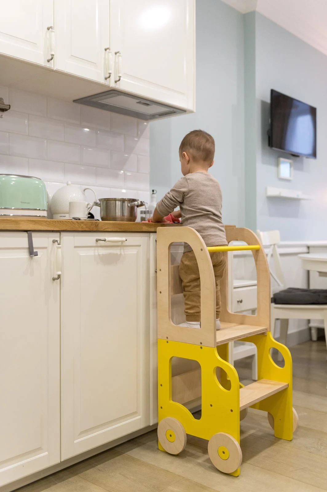 Car-Shaped Kitchen Helper Tower and Learning Table, photo 13