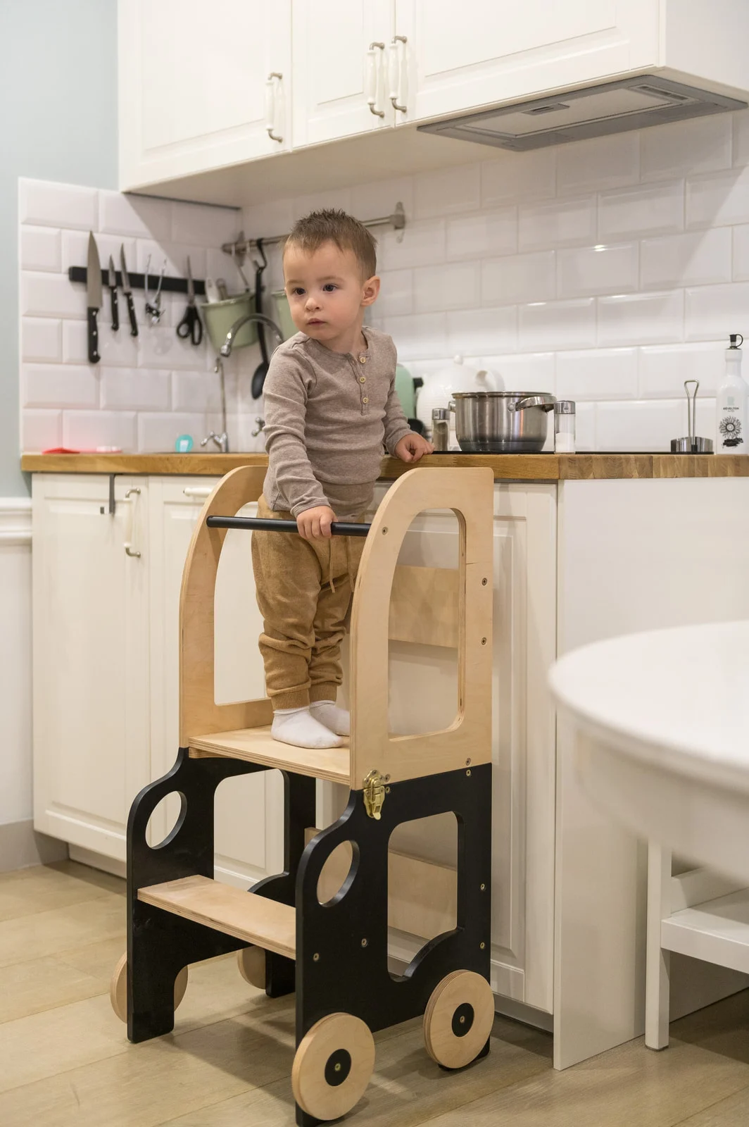 Car-Shaped Kitchen Helper Tower and Learning Table, photo 18