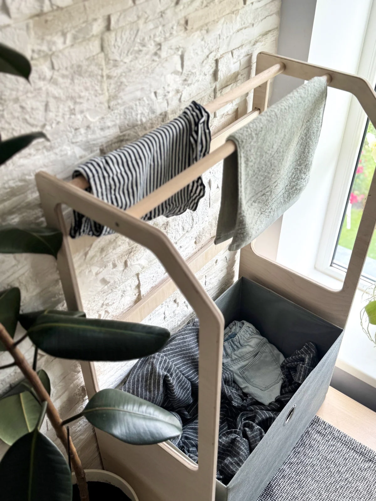 Kids’ Wooden Laundry Rack with Grey Storage Basket, photo 5