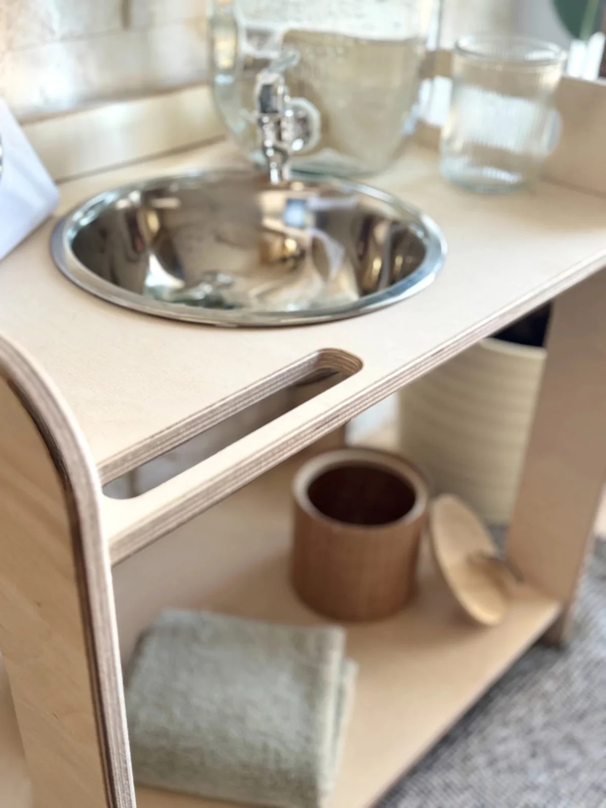 Small Montessori Wash Stand with Open Enamel Bowl, photo 4